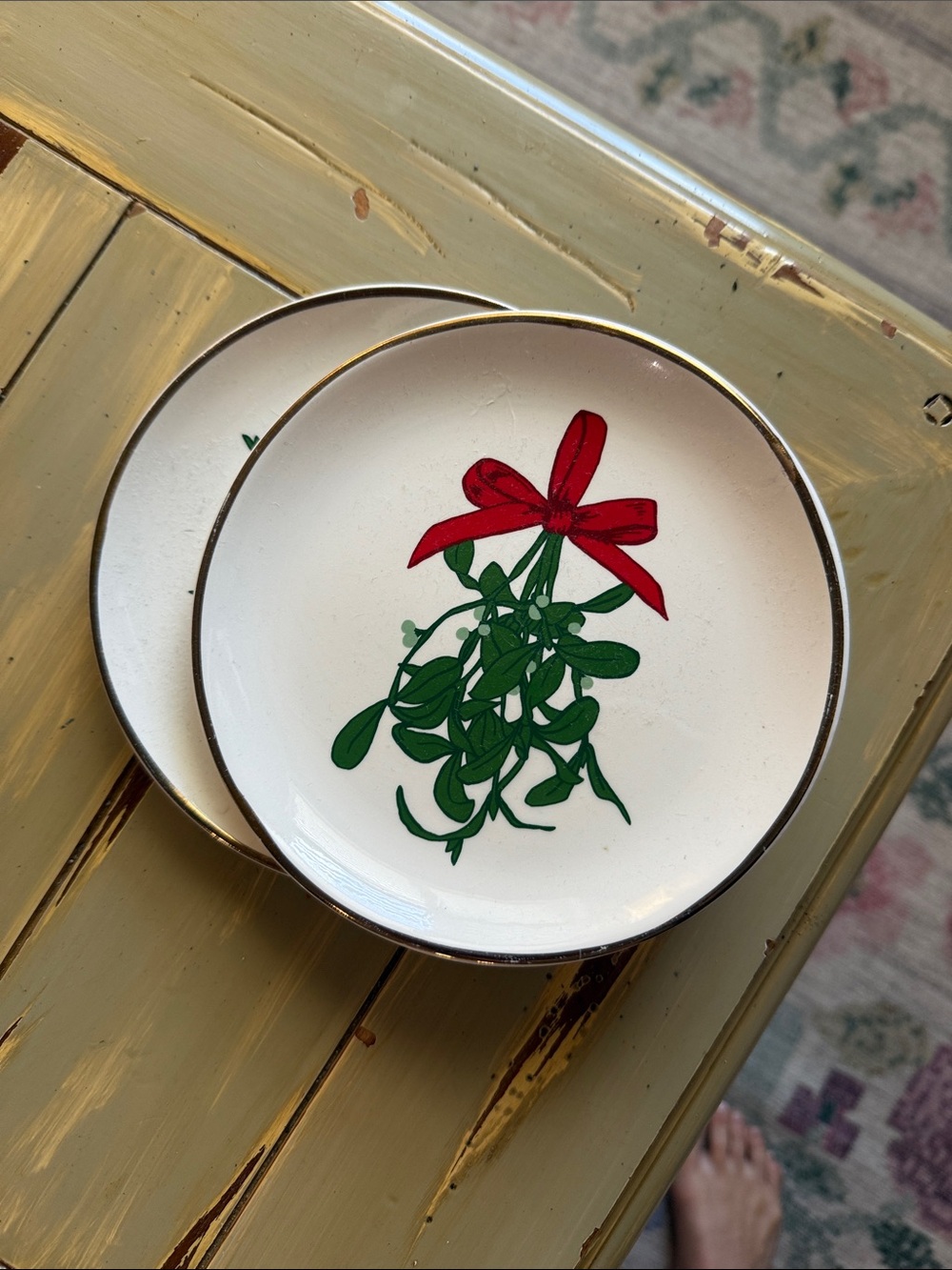 Festive Mistletoe Salad/Dessert Plate - Red & Green